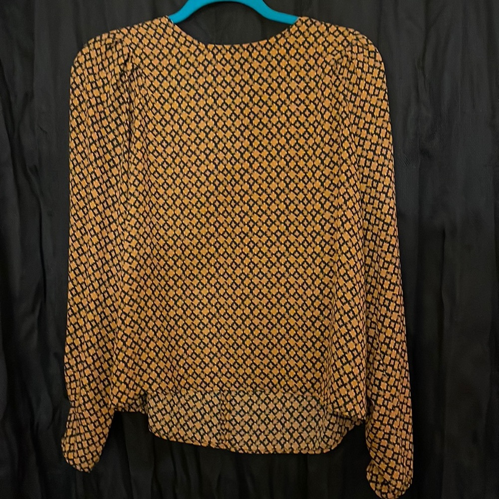 Cute orange and navy blouse from h&m. Great for the office. Size 14